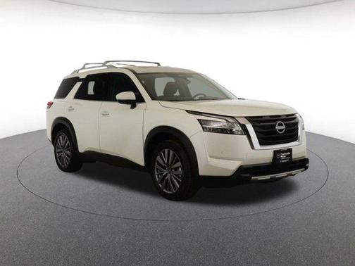2023 Nissan Pathfinder SL FWD