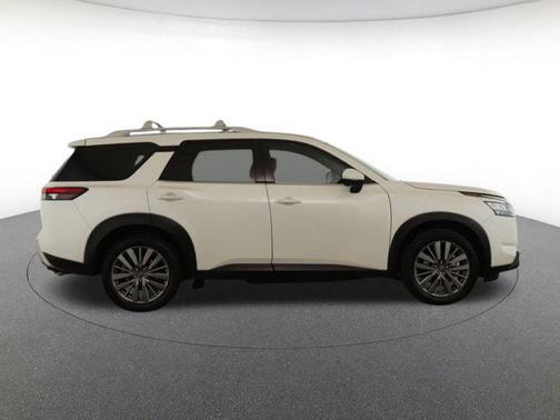 2023 Nissan Pathfinder SL FWD