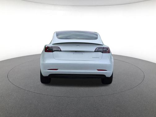 Pearl White Multi-Coat 2022 Tesla Model 3 Performance