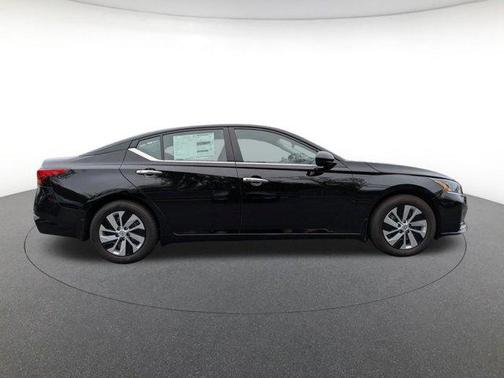 Super Black 2025 Nissan Altima S FWD
