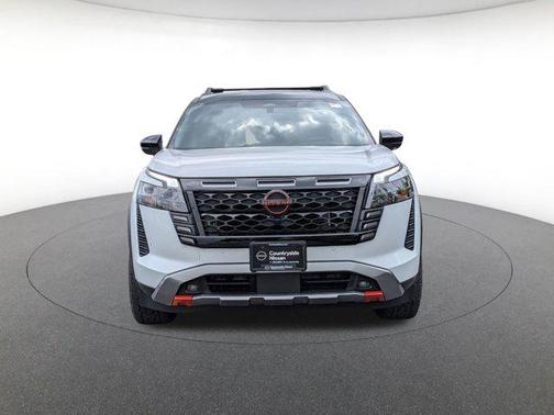 Everest White Pearl/Black 2026 Nissan Pathfinder Rock Creek
