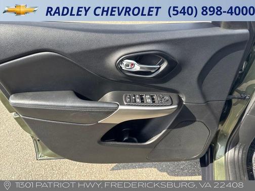 Green 2021 Jeep Cherokee Latitude Lux