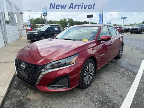 Scarlet Ember 2024 Nissan Altima 2.5 SV