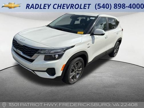 White 2023 Kia Seltos LX