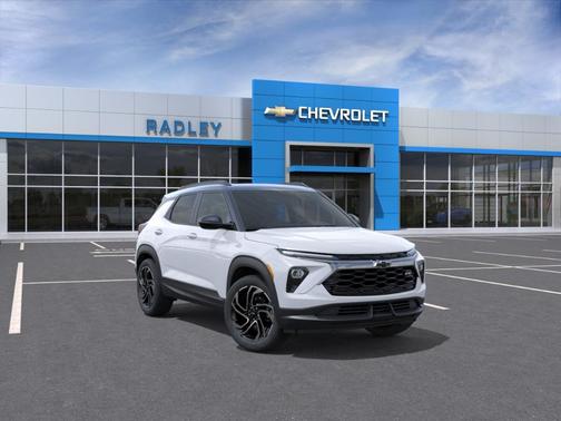 Iridescent Pearl Tricoat 2026 Chevrolet Trailblazer RS