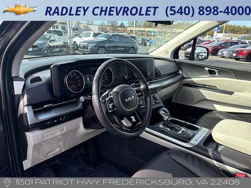 2024 Kia Carnival LX