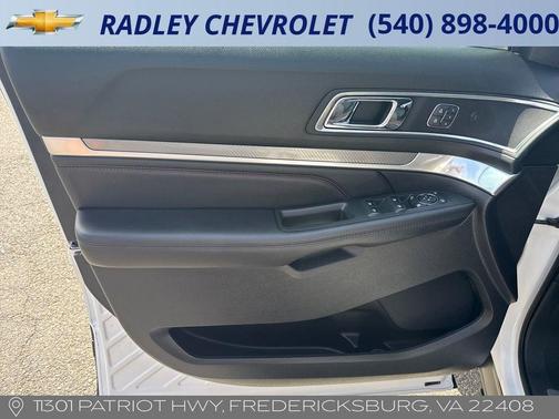 White 2019 Ford Explorer sport