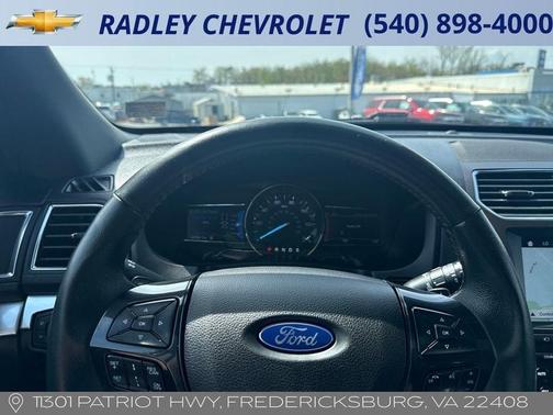 White 2019 Ford Explorer sport