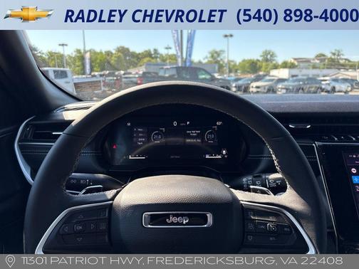 Diamond Black 2025 Jeep Grand Cherokee Laredo
