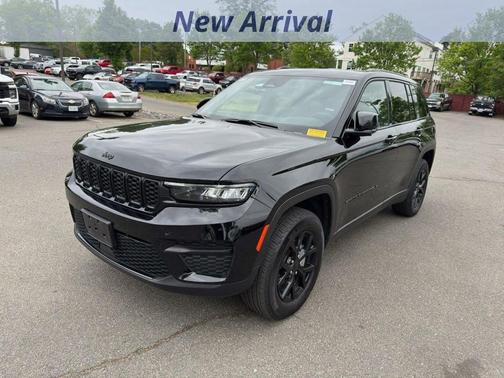 Diamond Black 2025 Jeep Grand Cherokee Laredo