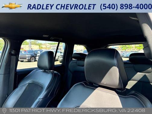 Diamond Black 2025 Jeep Grand Cherokee Laredo
