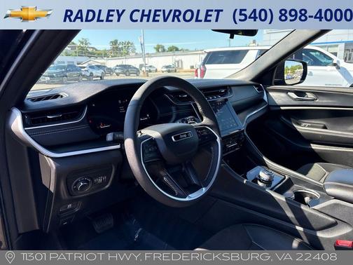 Diamond Black 2025 Jeep Grand Cherokee Laredo