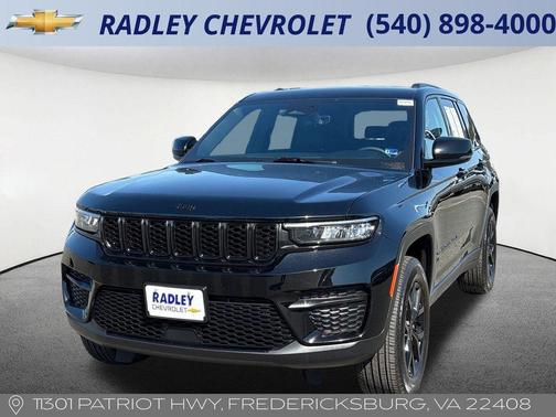 Diamond Black 2025 Jeep Grand Cherokee Laredo