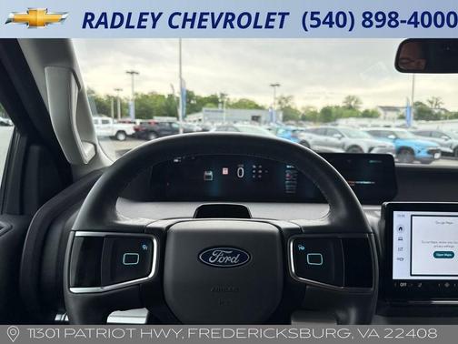 Oxford White 2025 Ford Expedition Active