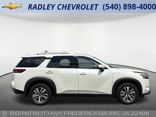 2024 Nissan Pathfinder SL