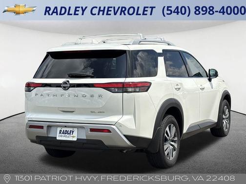 2024 Nissan Pathfinder SL