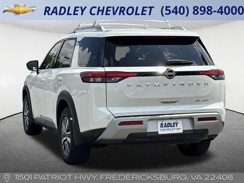 2024 Nissan Pathfinder SL
