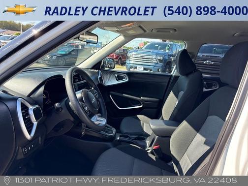 White 2025 Kia Soul LX