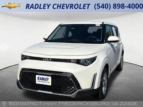 White 2025 Kia Soul LX