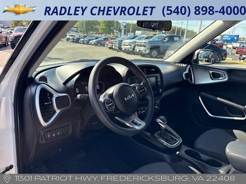 White 2025 Kia Soul LX