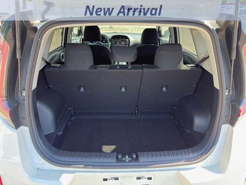 White 2025 Kia Soul LX
