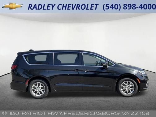 2023 Chrysler Pacifica Touring-L