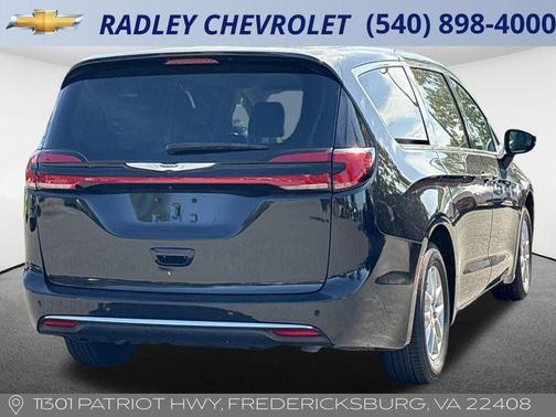 2023 Chrysler Pacifica Touring-L