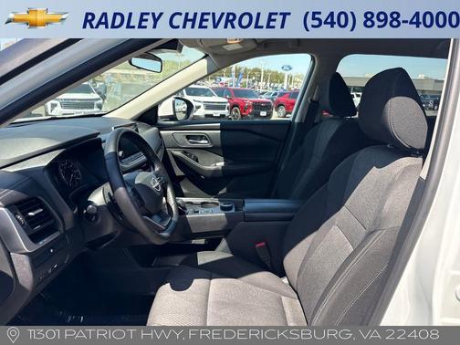 2025 Nissan Rogue SV