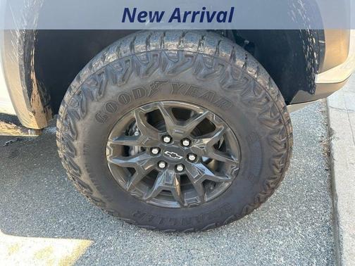 Summit White 2025 Chevrolet Colorado ZR2