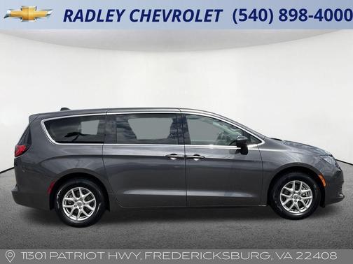 2023 Chrysler Voyager LX