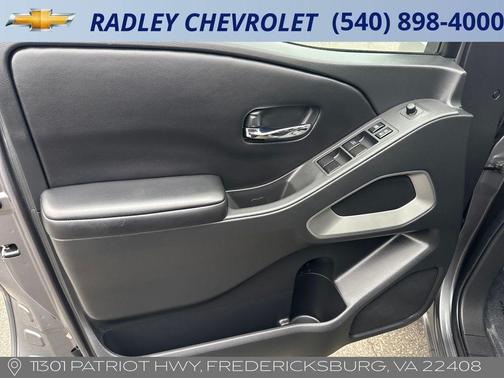 2025 Nissan Frontier SV