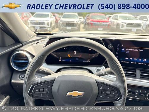 Summit White 2025 Chevrolet Trax LT