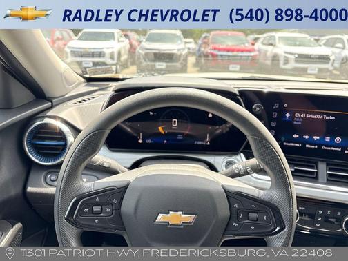 Summit White 2025 Chevrolet Trax LT