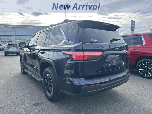 2024 Toyota Sequoia SR5
