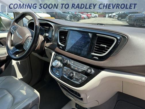 2017 Chrysler Pacifica Touring-L