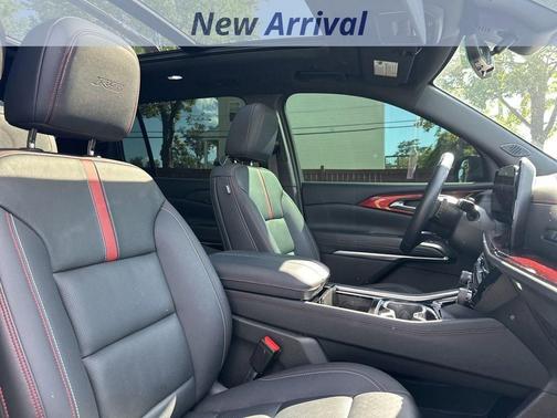 Mosaic Black Metallic 2024 Chevrolet Traverse RS