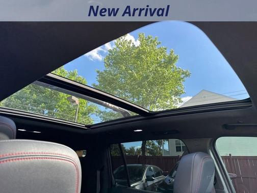 Mosaic Black Metallic 2024 Chevrolet Traverse RS