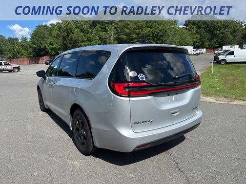 2024 Chrysler Pacifica Hybrid Select