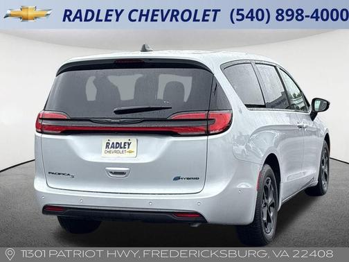 2024 Chrysler Pacifica Hybrid Select