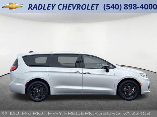 2024 Chrysler Pacifica Hybrid Select