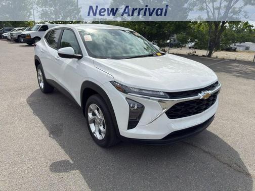 Summit White 2024 Chevrolet Trax LS