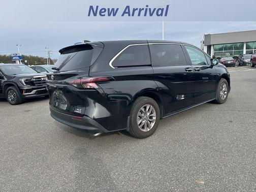 2023 Toyota Sienna XLE