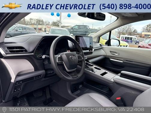 2023 Toyota Sienna XLE