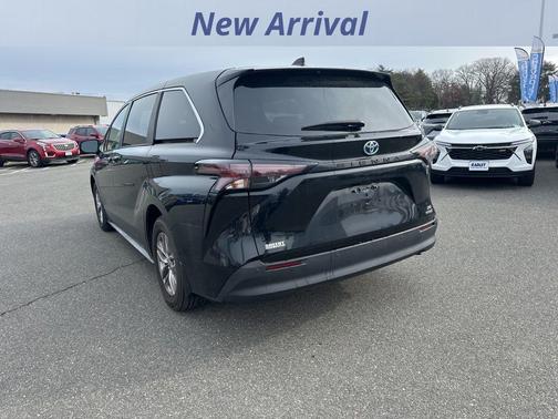 2023 Toyota Sienna XLE