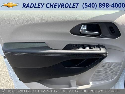 Bright White Clearcoat 2024 Chrysler Pacifica Touring-L