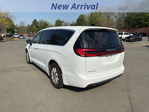 2024 Chrysler Pacifica Touring-L