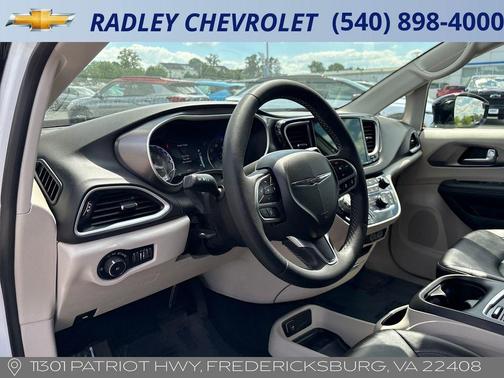 Bright White Clearcoat 2024 Chrysler Pacifica Touring-L