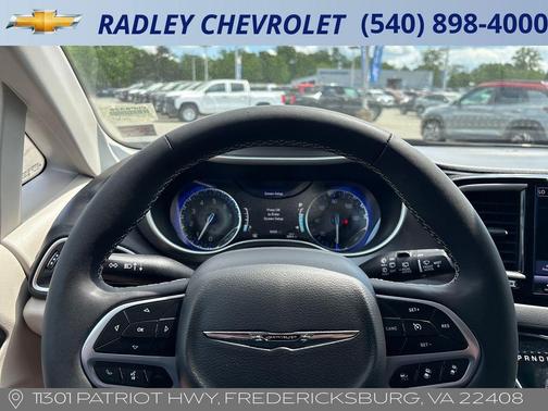 Bright White Clearcoat 2024 Chrysler Pacifica Touring-L