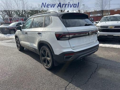 2025 Volkswagen Taos 1.5T SE Black