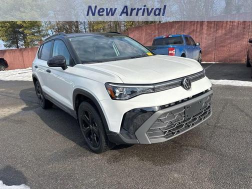 2025 Volkswagen Taos 1.5T SE Black